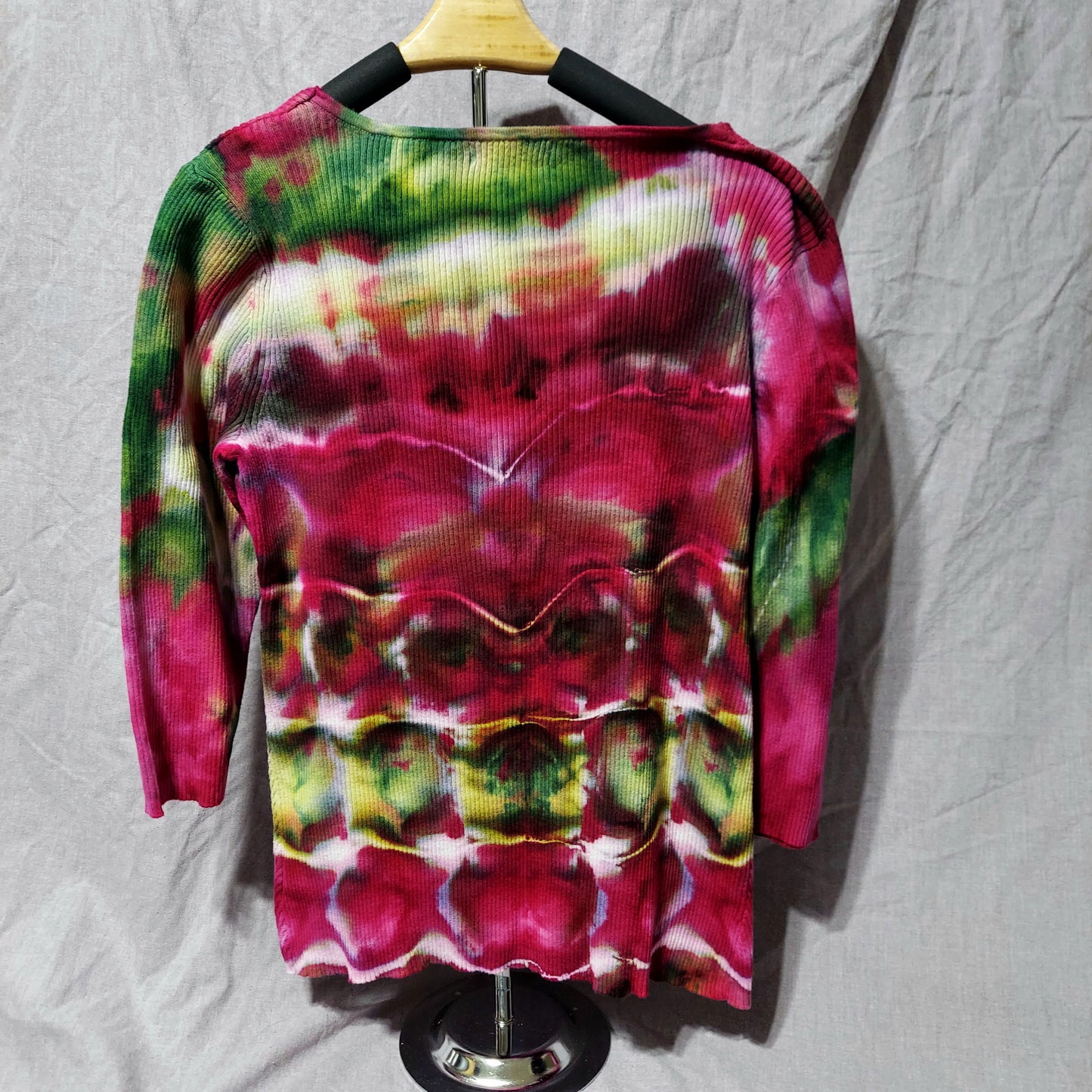 V-neck Sweater - Women's Large - Cosmic Egg Pink / Green