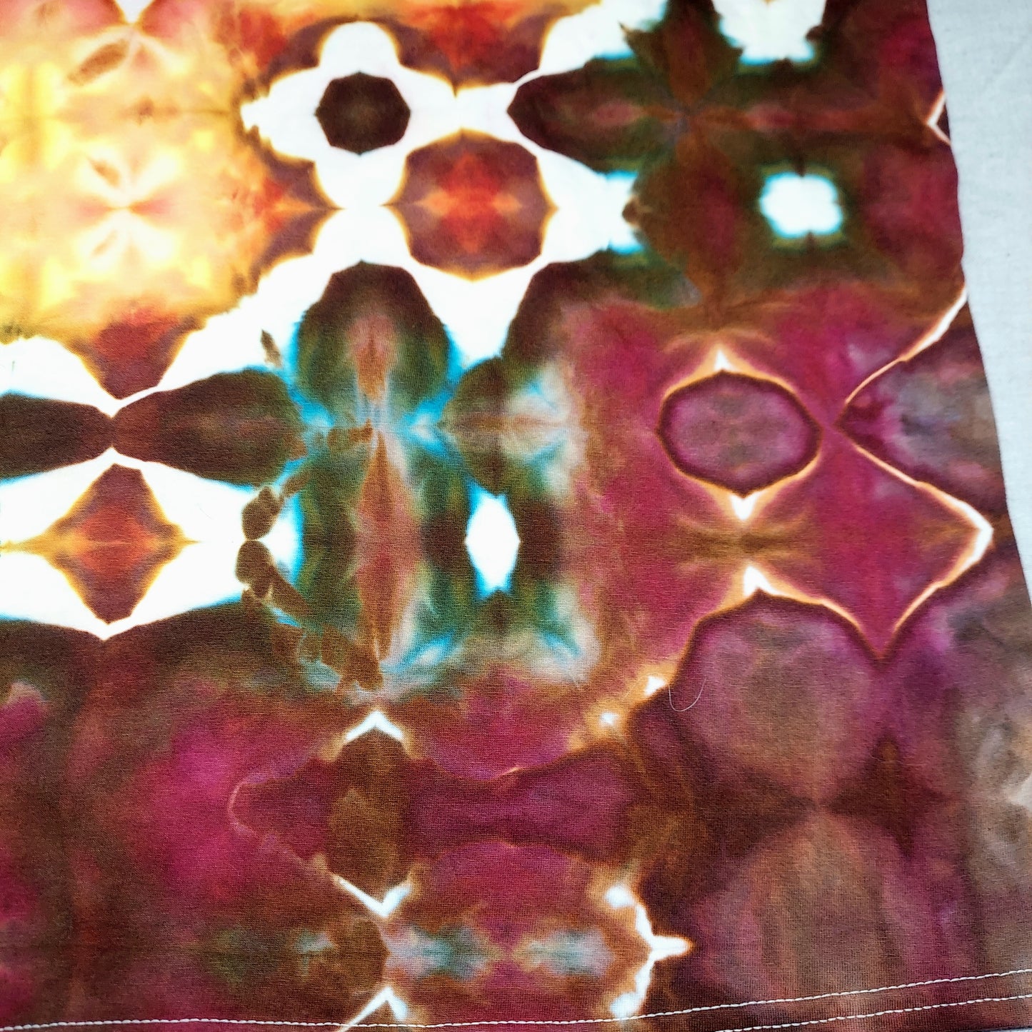 V-Neck T-Shirt - Unisex Large - Glitch, Rusty Sunset