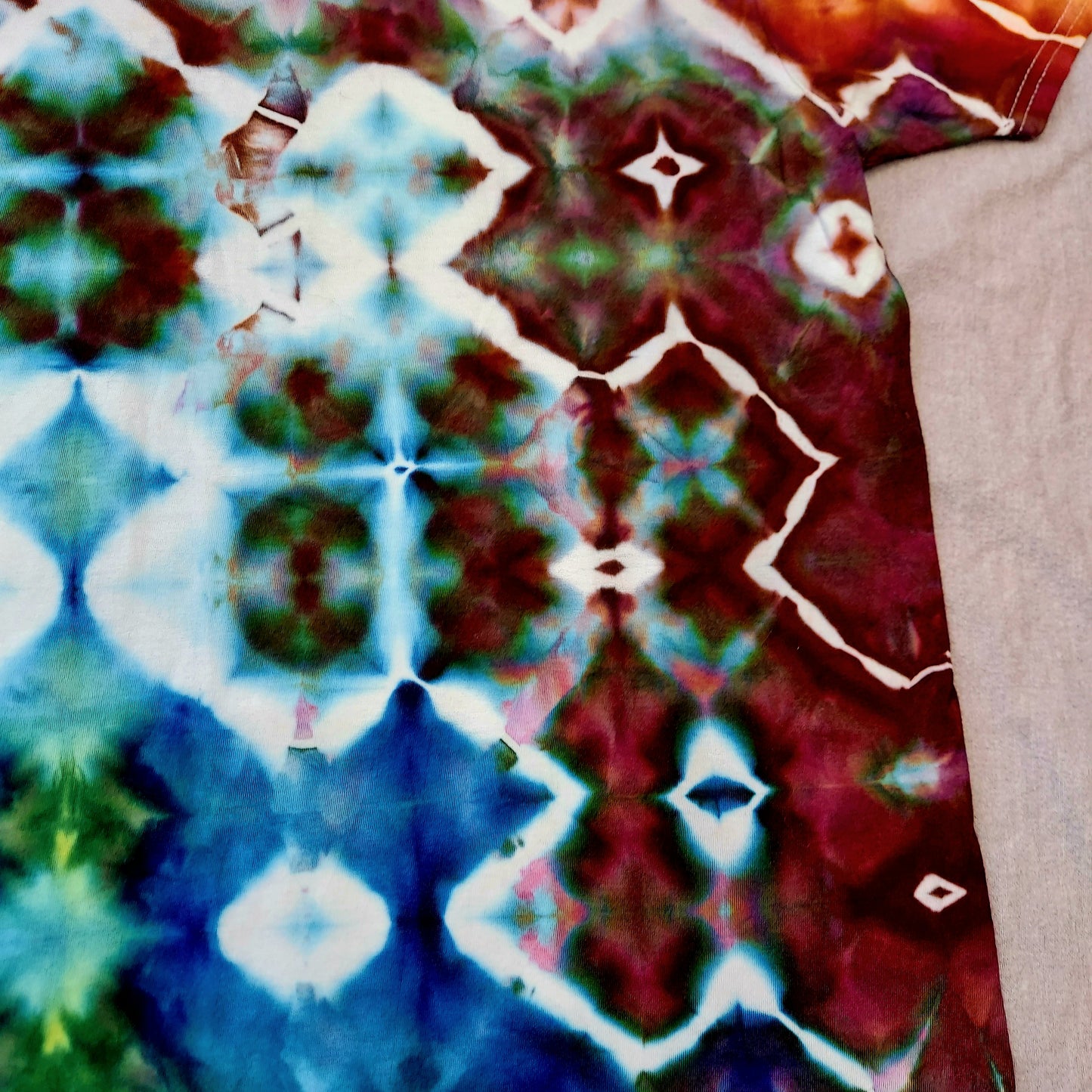 V-Neck T-Shirt - Unisex Large - Glitch, Jewel Rainbow