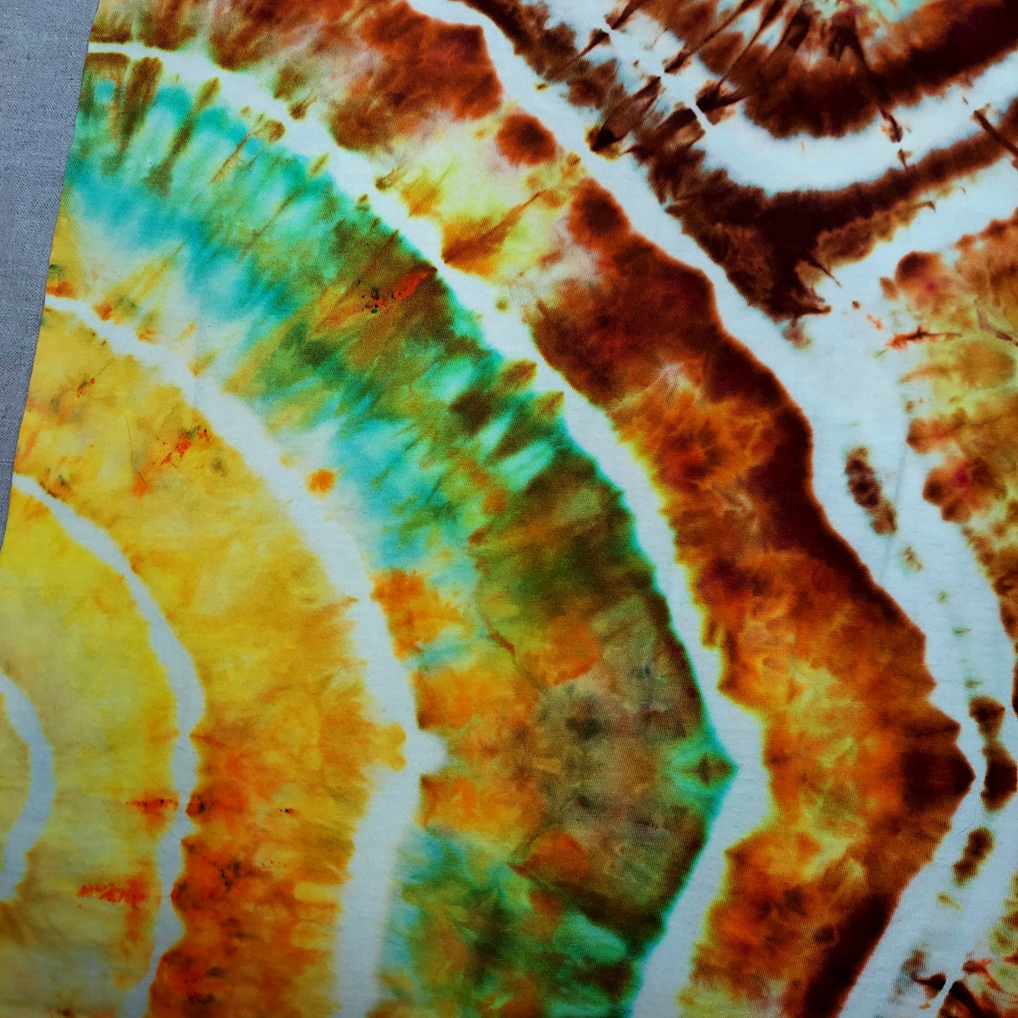 V-Neck T-Shirt - Unisex XL - Geode, Sulfur Pools