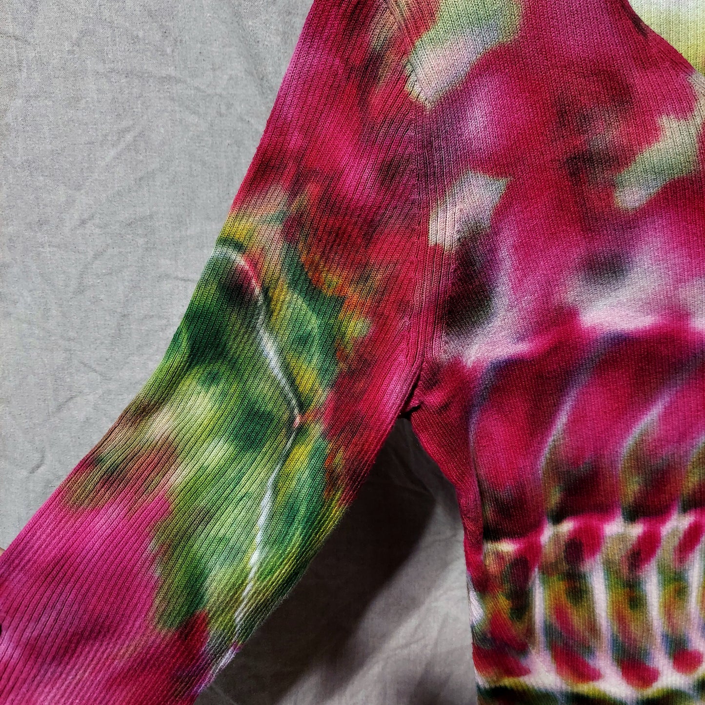 V-neck Sweater - Women's Large - Cosmic Egg Pink / Green