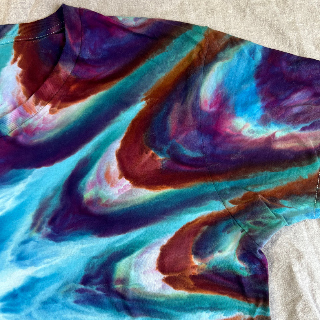 V-Neck T-Shirt - Unisex 2XL - Psychedelic Roll, Blue Dream