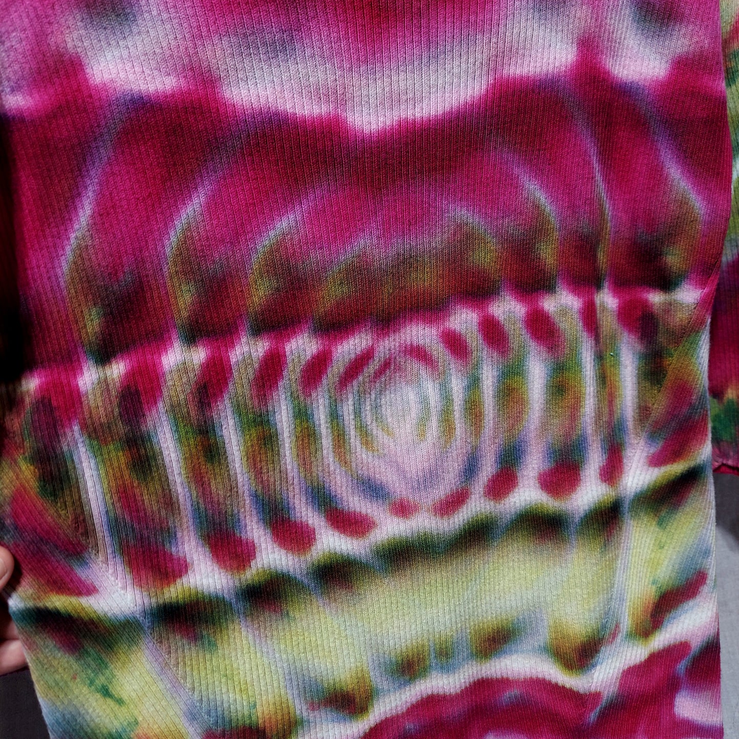 V-neck Sweater - Women's Large - Cosmic Egg Pink / Green