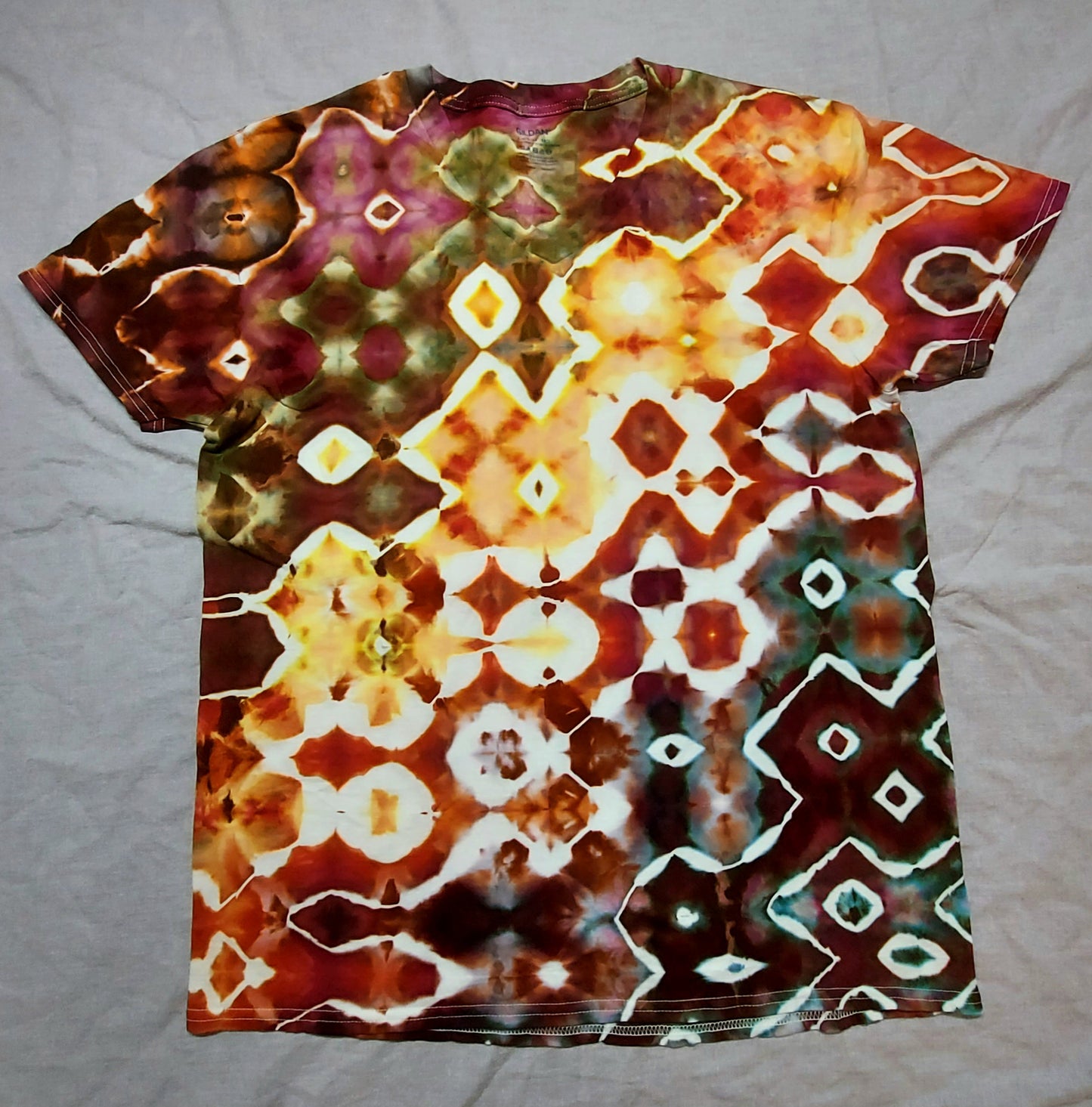 V-Neck T-Shirt - Unisex Large - Glitch, Desert Sunset