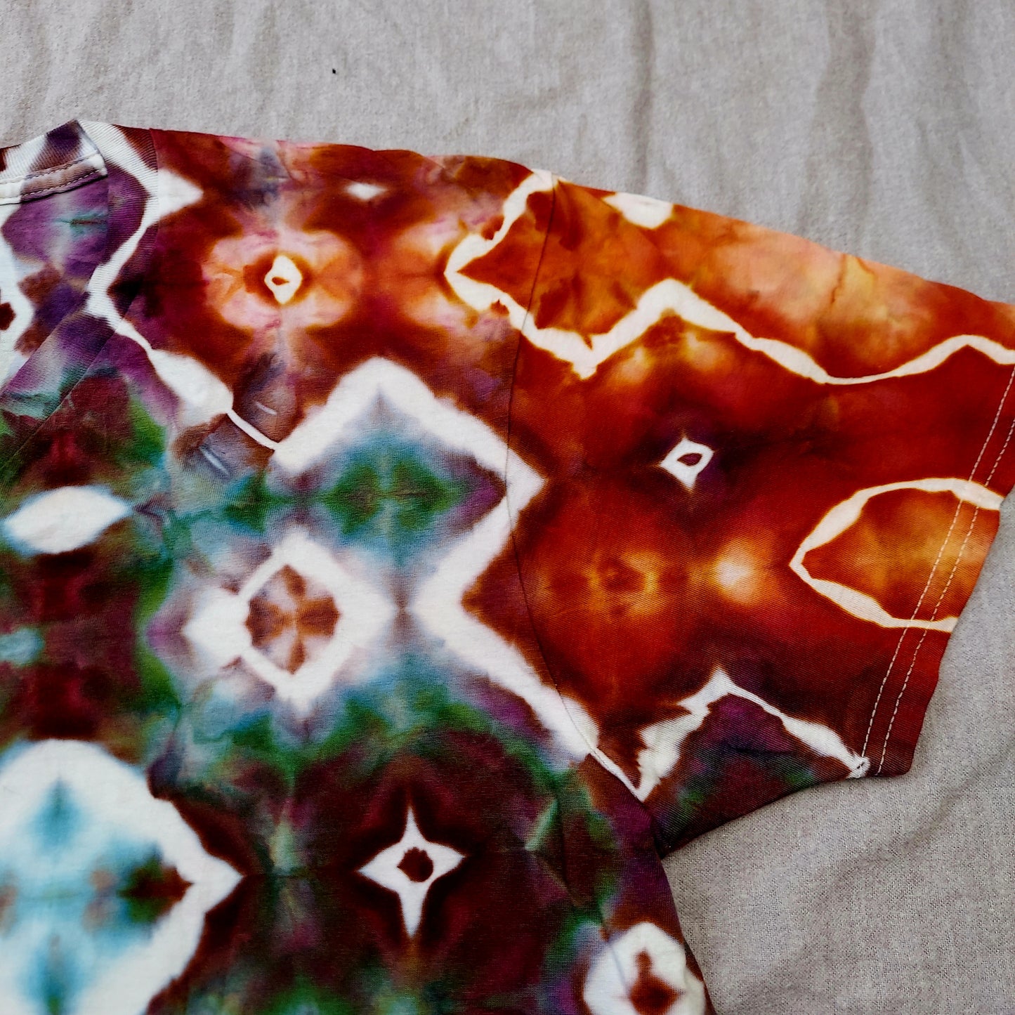 V-Neck T-Shirt - Unisex Large - Glitch, Jewel Rainbow