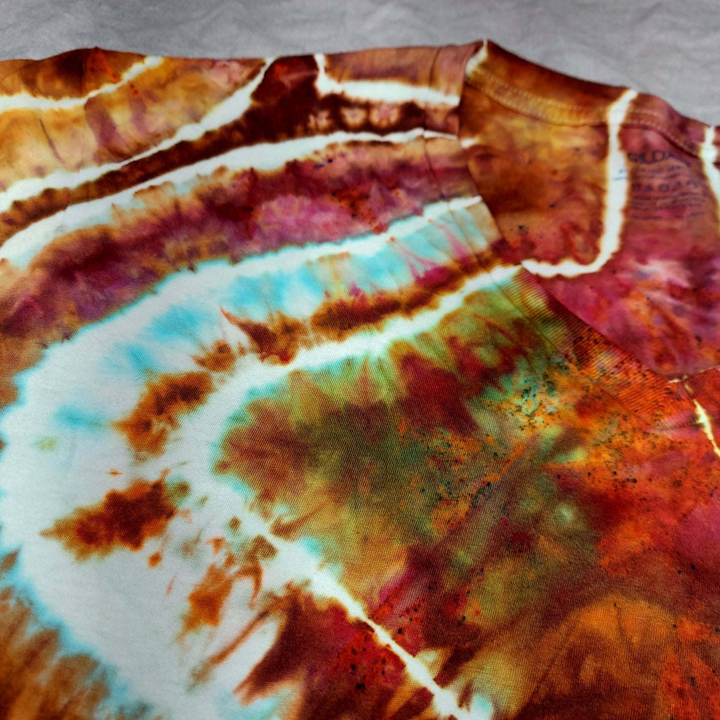 V-Neck T-Shirt - Unisex XL - Geode, Sulfur Pools