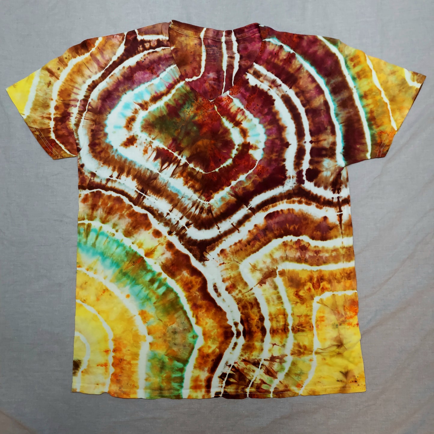 V-Neck T-Shirt - Unisex XL - Geode, Sulfur Pools